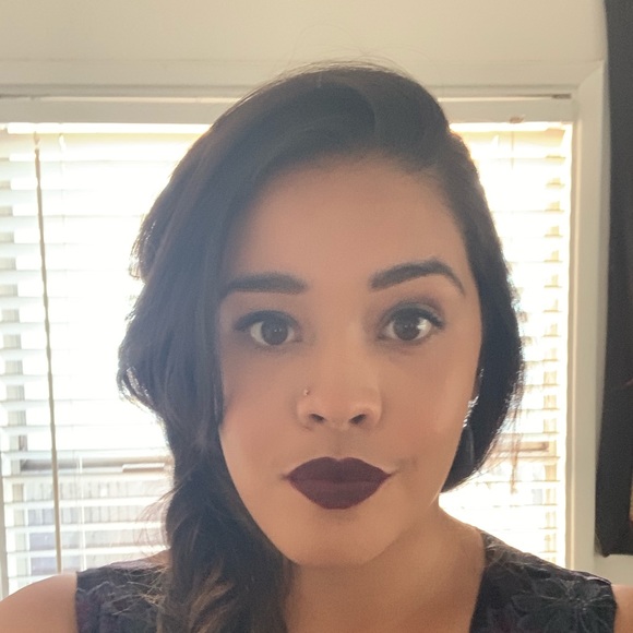 Profile Picture of Ruth Calcanas (@rcalcanas) on Poshmark