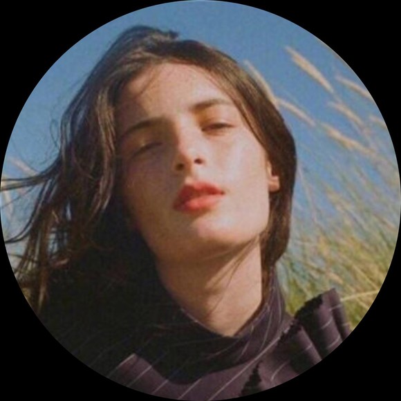 Fly Fly - Poshmark Profile Picture of Fly Fly (@woillhdsmnhyds) on Poshmark