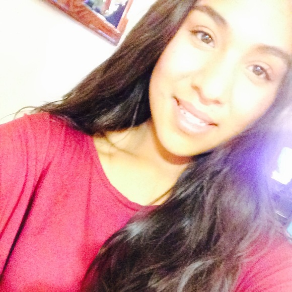 Profile Picture of Miranda Rivas (@mirandamr) on Poshmark