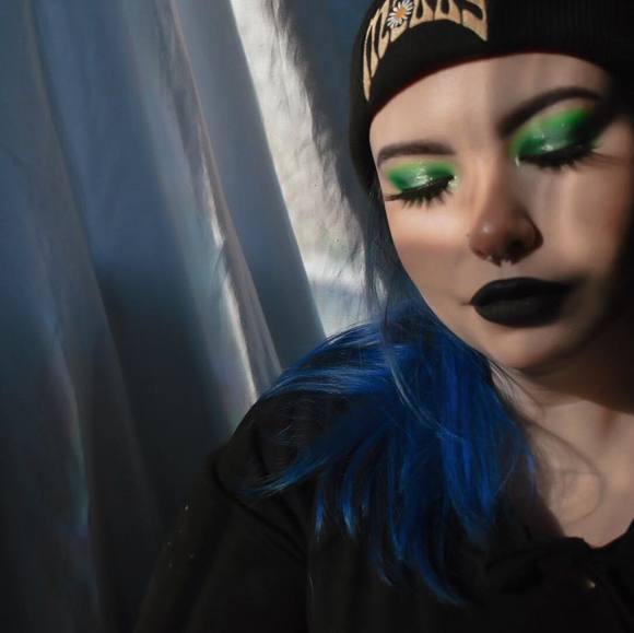 Profile Picture of Olivia Lockhart (@o_lockhart) on Poshmark