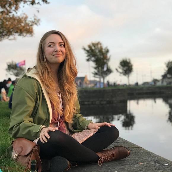 Profile Picture of Carlyn Grebleski (@cgrebb98) on Poshmark