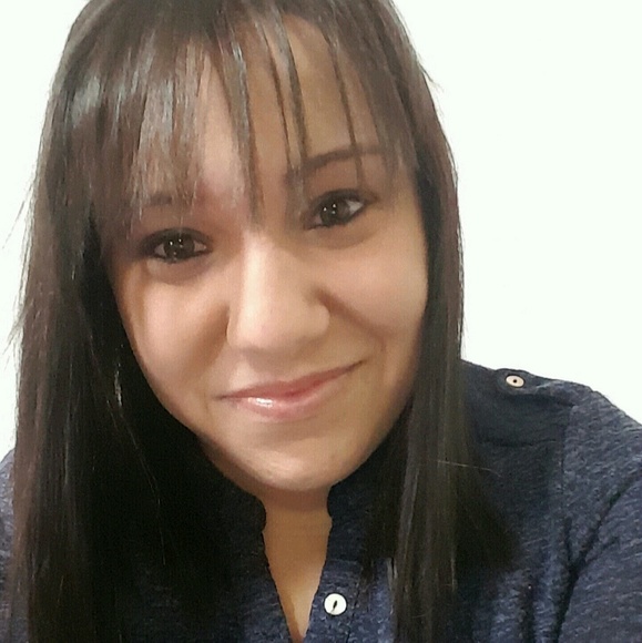 Profile Picture of Julie Schorling (@jschor) on Poshmark