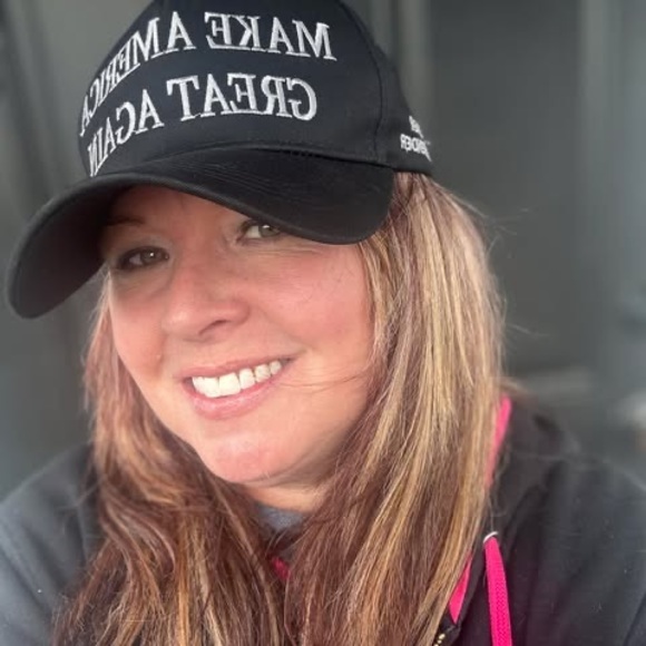 Profile Picture of Kylie Darding (@vintageghost78) on Poshmark