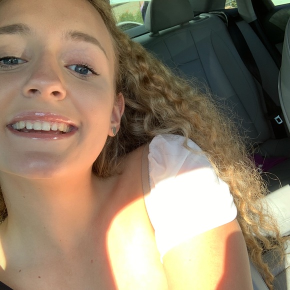 Profile Picture of Macy Kicker (@mkicker) on Poshmark