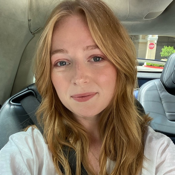 Profile Picture of Allison Arnold (@allyarnold4) on Poshmark