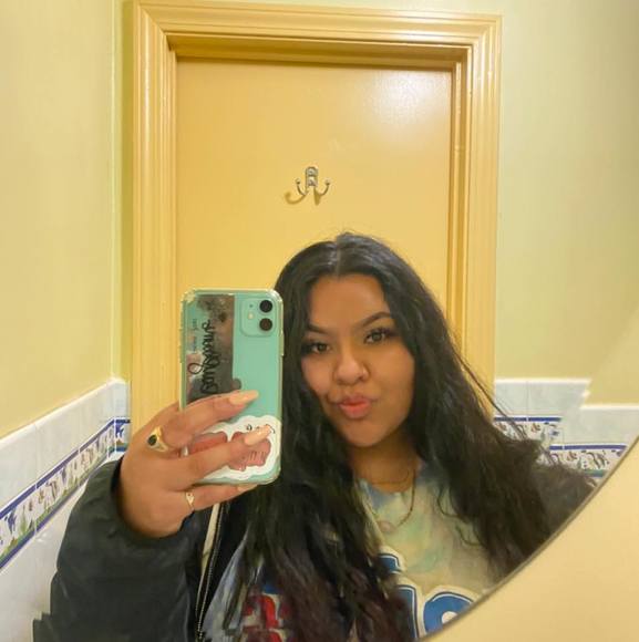 Profile Picture of Jacquee Pimentel (@__jacquee__) on Poshmark