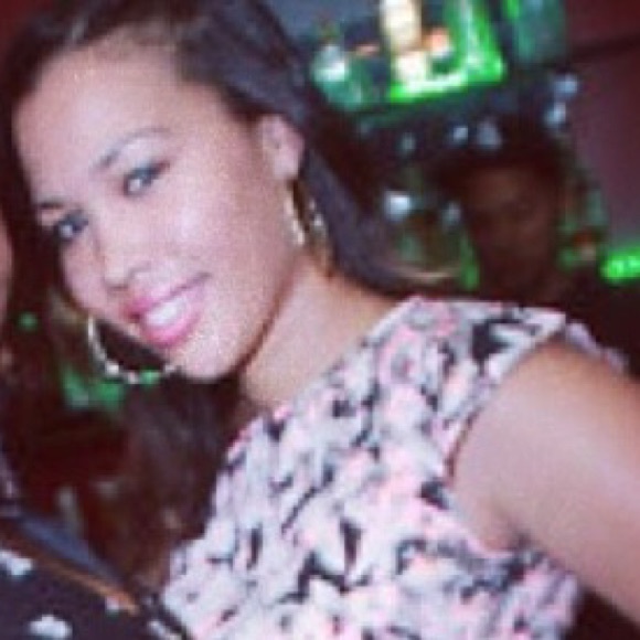 Profile Picture of Julia Tolliver (@tollivja) on Poshmark