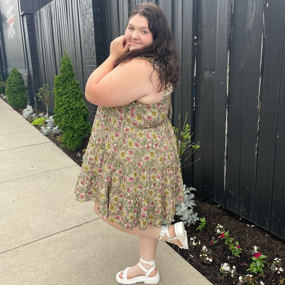 Profile Picture of Addison Collins (@addisolee520) on Poshmark