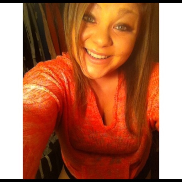 Profile Picture of Alyssa Dilemme (@alliee1111) on Poshmark