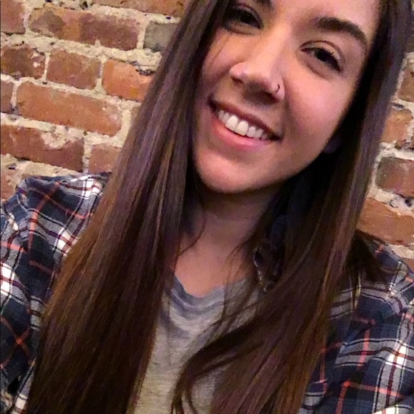 Profile Picture of Alyssa Archambeault (@lyssarch) on Poshmark