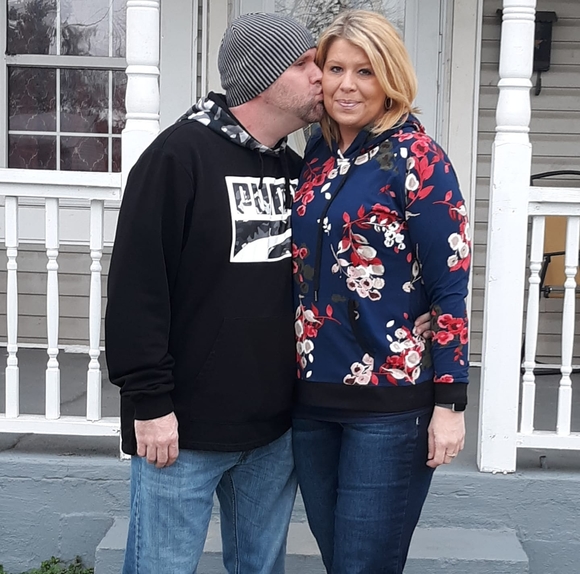 Profile Picture of Nikki Baisi (@nikkic817) on Poshmark