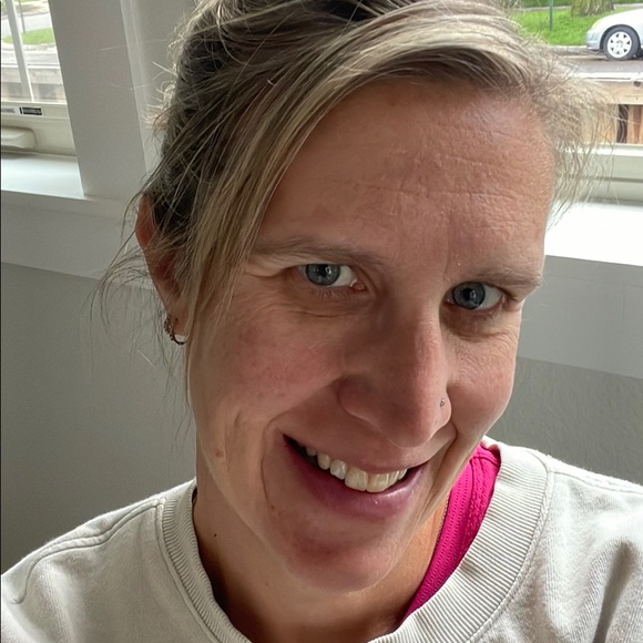 Profile Picture of Kari Imig (@kariimig) on Poshmark