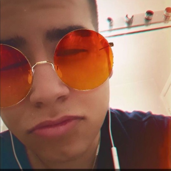 Profile Picture of Daniel Quaranta (@dannyqua40) on Poshmark