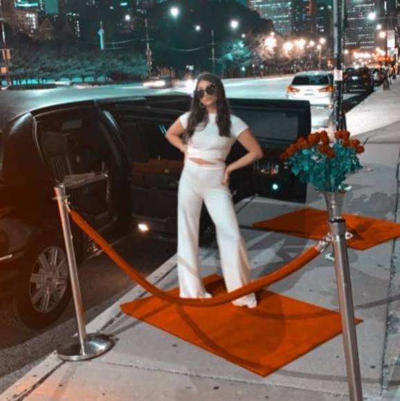 Profile Picture of Alexandra Thanos (@alexandrathano) on Poshmark