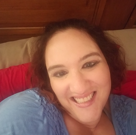 Profile Picture of Sarah Brewer (@sarahbrewer1982) on Poshmark