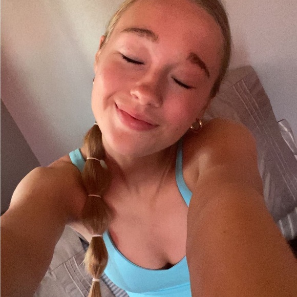 Profile Picture of Kelsey Jaehnig (@kelsey_jaehnig) on Poshmark