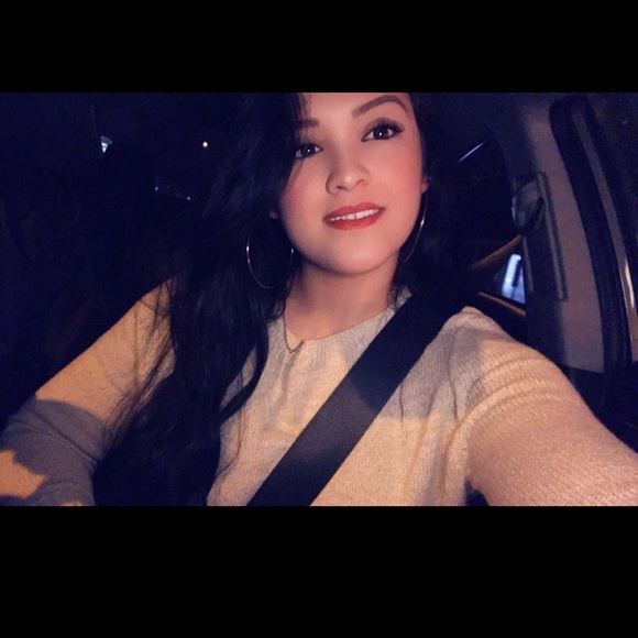 Profile Picture of Amanda Hidalgo (@amandy_21) on Poshmark