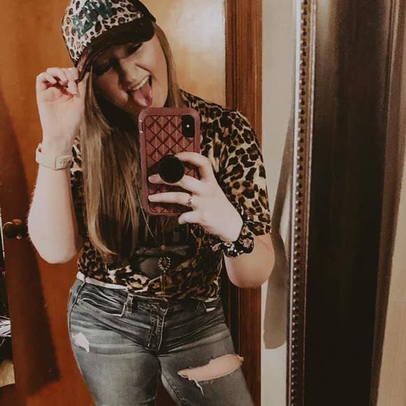 Profile Picture of Rikki Yokley (@sassygirl_22_22) on Poshmark