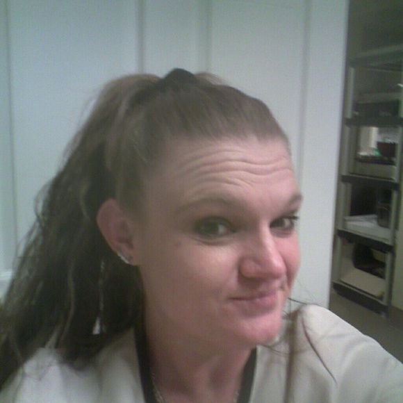 Profile Picture of Sheena Fuessel (@sheena1569) on Poshmark