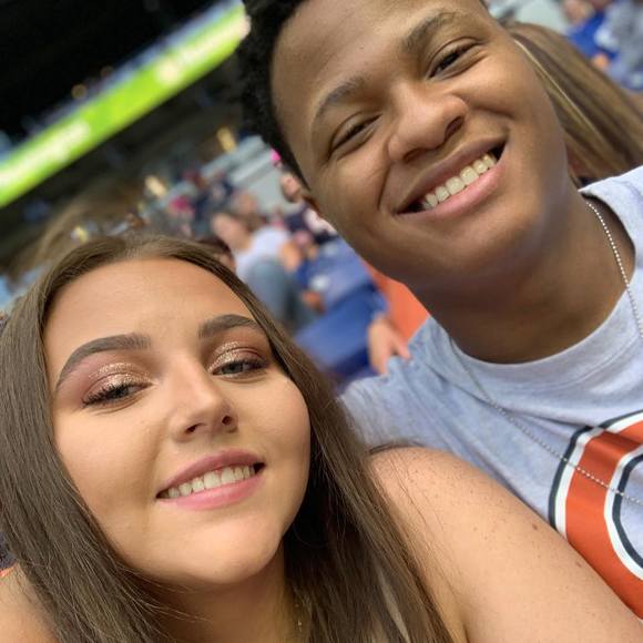 Profile Picture of Bayleigh Elbarassi (@bayelbarassi) on Poshmark