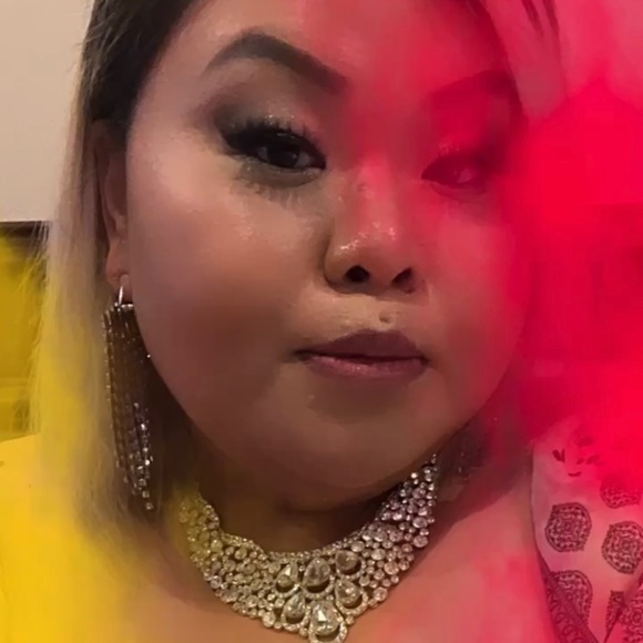 Profile Picture of Tiffany Vue (@tiffahunny) on Poshmark