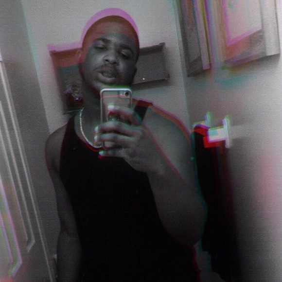 Profile Picture of Max Munroe (@maxmunroe) on Poshmark