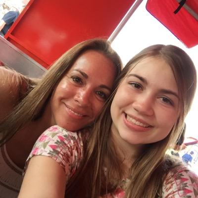 Profile Picture of Isabelle Powell (@IsabelleErin321) on Twitter