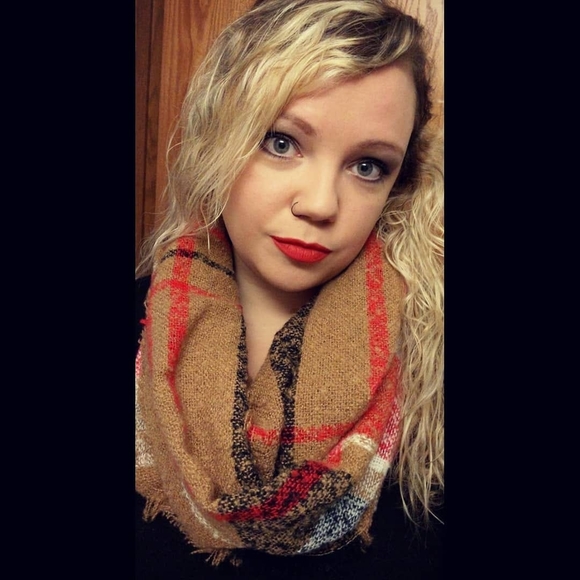 Profile Picture of Bailey Shoener (@baileyshoener) on Poshmark