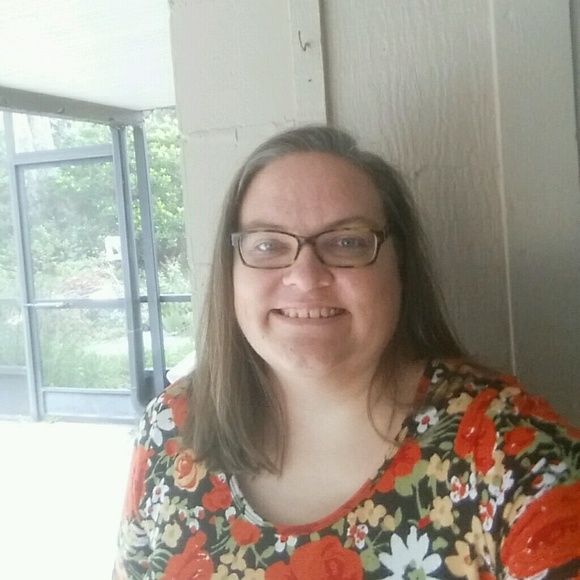 Profile Picture of Carol Setterstrom (@setstrom) on Poshmark
