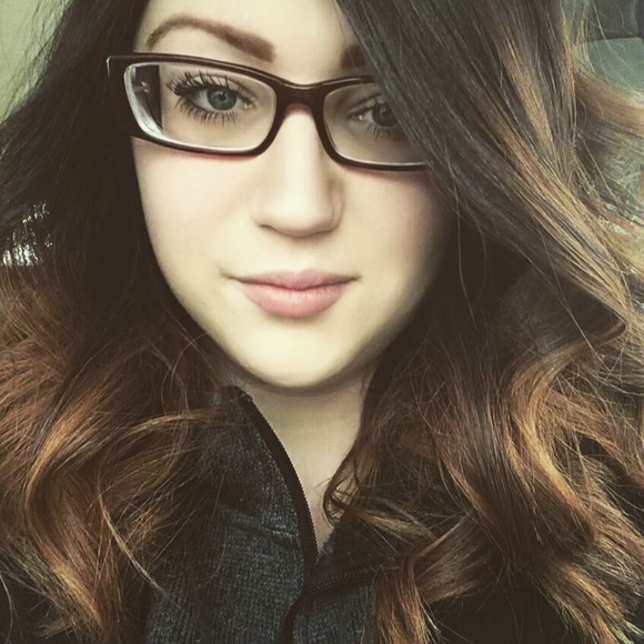 Profile Picture of Shannon Stojkov (@shannonstojkov) on Poshmark