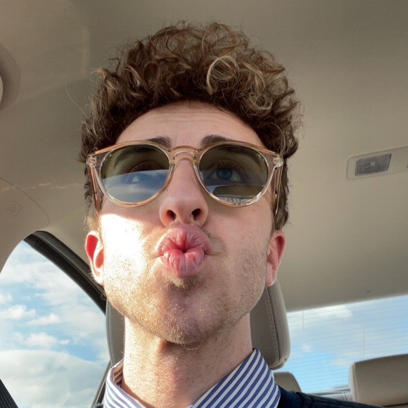 Profile Picture of Garrett Ward (@garrettward967) on Poshmark