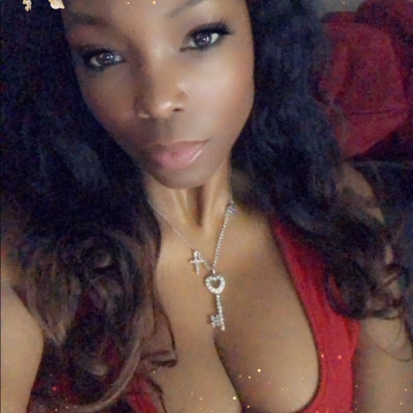 Profile Picture of Mitzi Jones (@jonezijones) on Poshmark