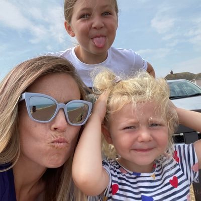 Profile Picture of Lara Porter (@littleangel1984) on Twitter