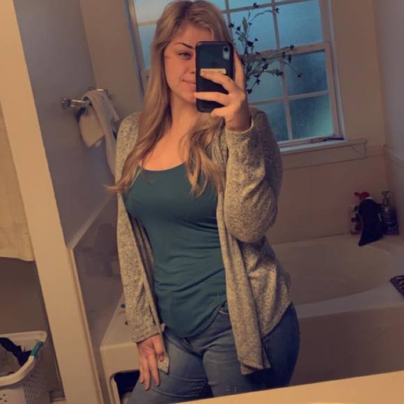 Profile Picture of Ashley Tommasi (@atommasi) on Poshmark