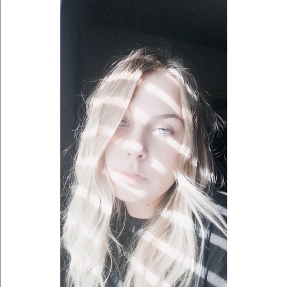 Profile Picture of Blakeley Gee (@blakeley_n) on Poshmark