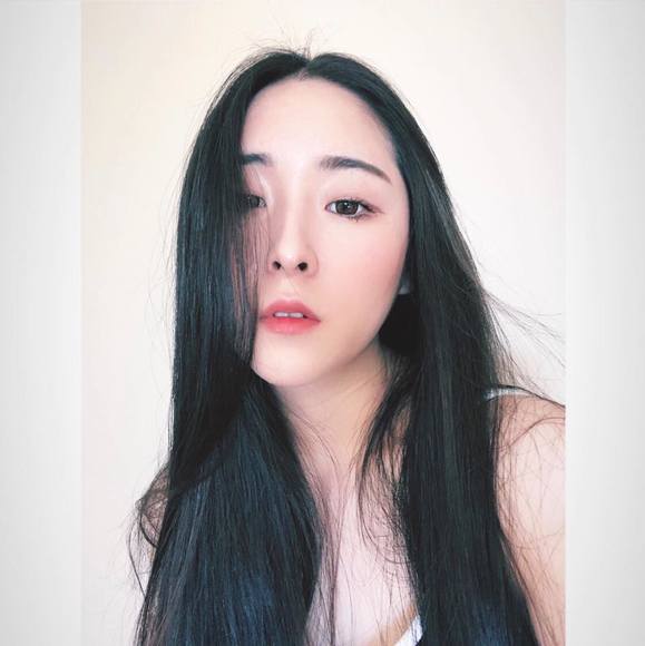 Profile Picture of Catherine Shyu (@bobo19950214) on Poshmark