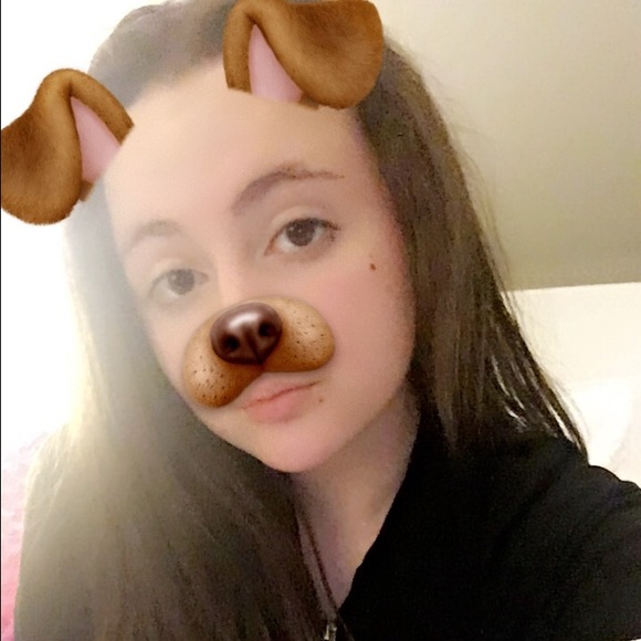 Profile Picture of Sophia Heldman (@sophiaheldman) on Poshmark