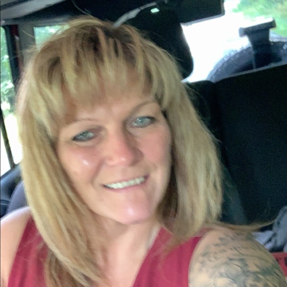 Profile Picture of Tracy Ernest (@jeepgirl_785) on Poshmark