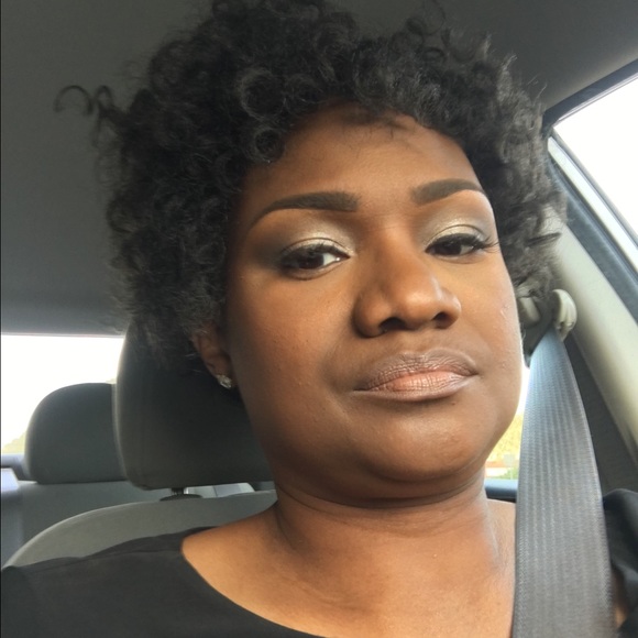 Profile Picture of Letachia Grissom (@avr123avr) on Poshmark