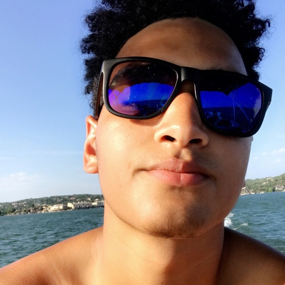 Profile Picture of Devin Bennett (@devinbennett8) on Poshmark