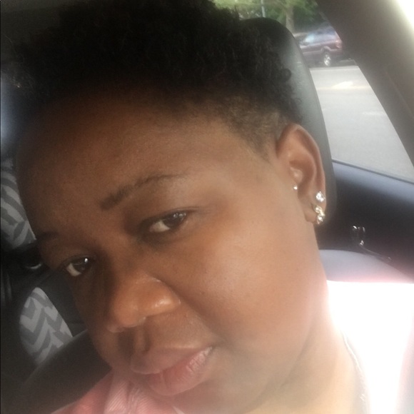 Profile Picture of Shellon Johnson (@shellmac40) on Poshmark