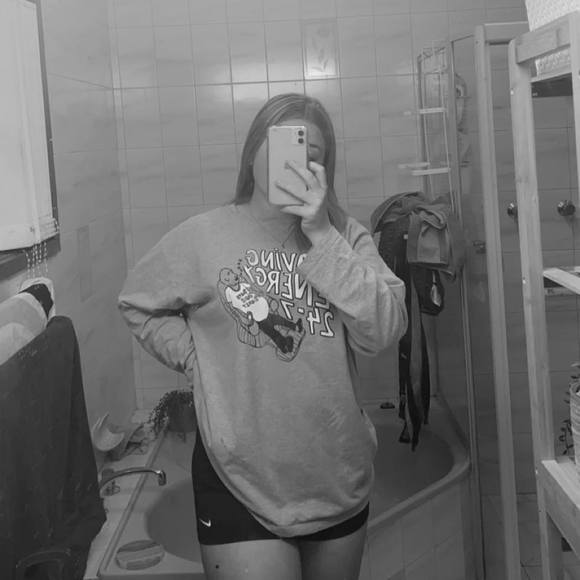 Profile Picture of Tamara Bird (@tamarabird695) on Poshmark