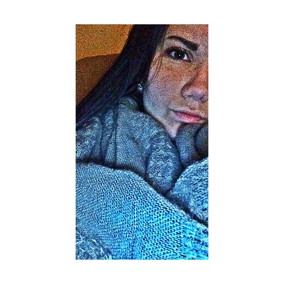 Amber Nutwell - Poshmark Profile Picture of Amber Nutwell (@bbyamber) on Poshmark