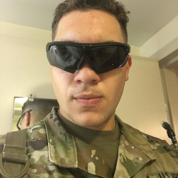 Profile Picture of Brian Davidson (@yuttfghxd) on Poshmark