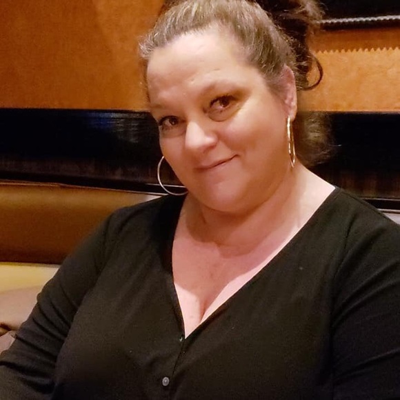 Profile Picture of Kim Adams (@kimadams1966) on Poshmark