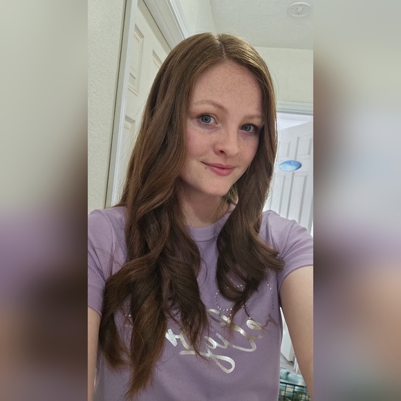 Profile Picture of Carly Joy (@extrathreadz) on Poshmark