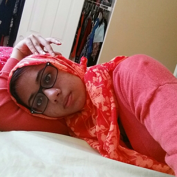 Profile Picture of Yusra Rahmatullah (@yusrahmatullah) on Poshmark