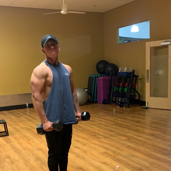 Profile Picture of Luke Raymond (@llraymondl) on Poshmark