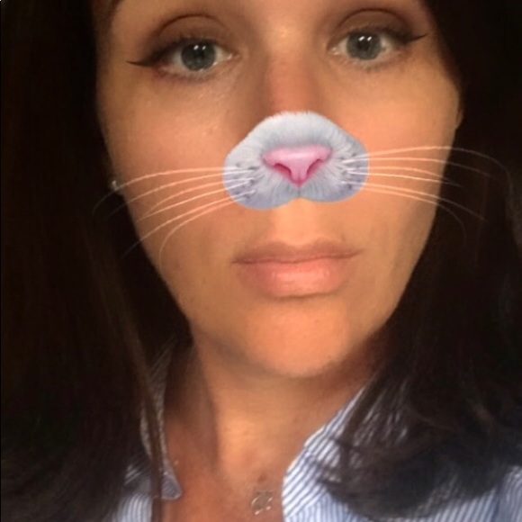 Profile Picture of Lisa Mac (@lovefourbabies) on Poshmark