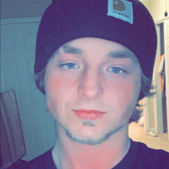 Profile Picture of Hunter Randels (@hrandels) on Poshmark